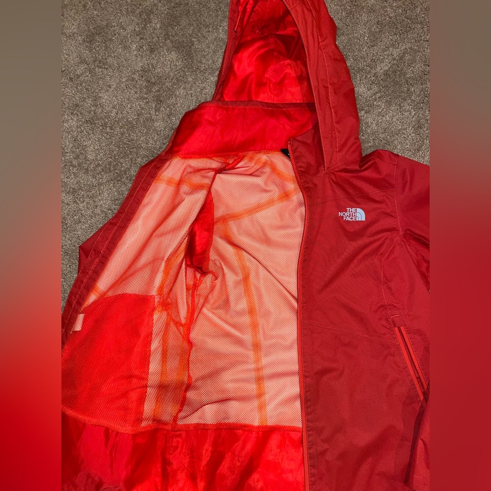 The North Face women’s red raincoat size medium dryvent - Picture 7 of 10